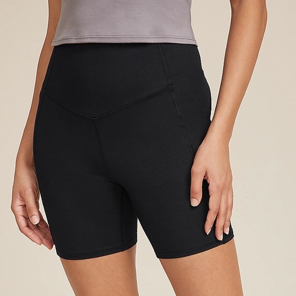 NWT Maurices Black Super High Rise 6” Bike Shorts. Size: M - Picture 1 of 2